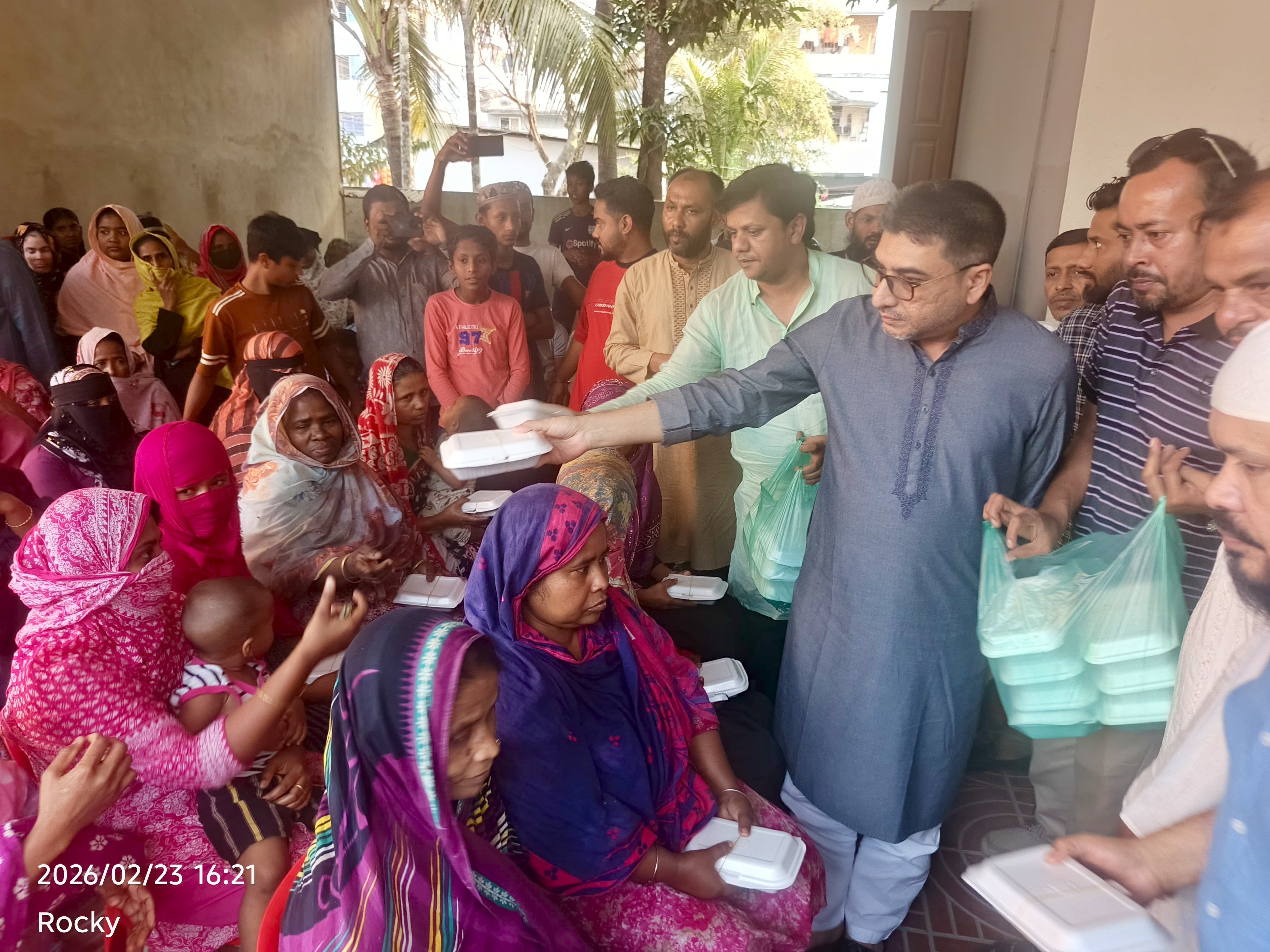 সমাজের বিত্তবানদের অসহায় মানুষের পাশে দাঁড়ানো উচিত : মিফতাহ্ সিদ্দিকী