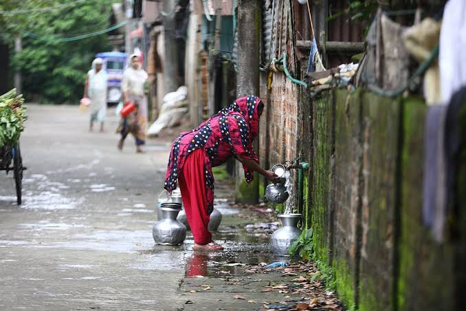 চাহিদার অর্ধেক সরবরাহ, নগরীতে তীব্র পানি সংকট