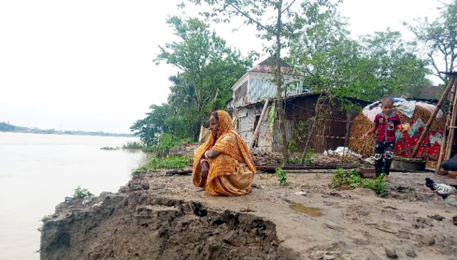 কালনী-কুশিয়ারায় বিলীন হচ্ছে মাথা গোঁজার ঠাঁই