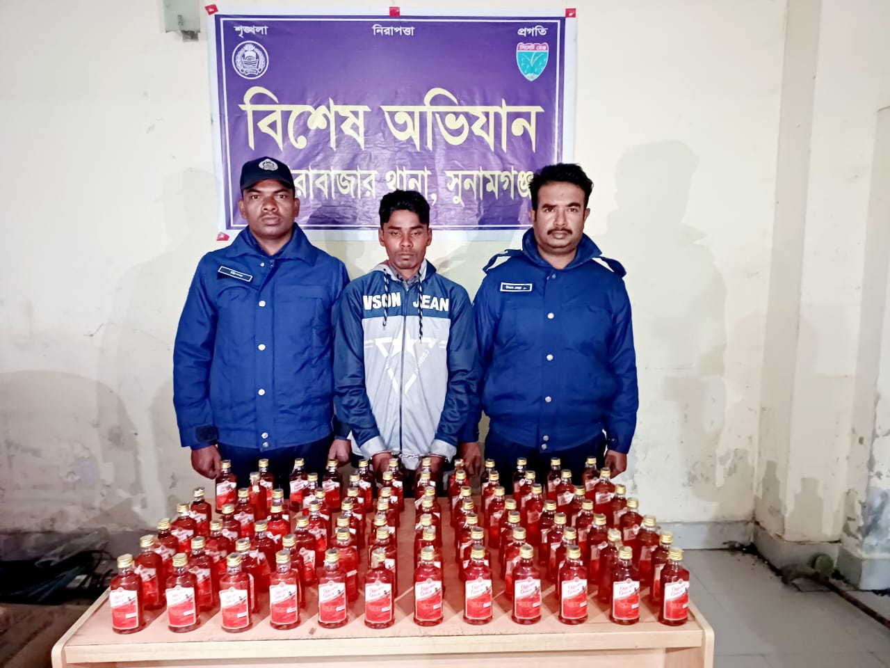দোয়ারাবাজারে মদের চালানসহ যুবক আটক