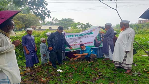 ধনুকান্দি মাদরাসায় রোটারি ক্লাব অব জালালাবাদের বৃক্ষরোপণ কর্মসূচি