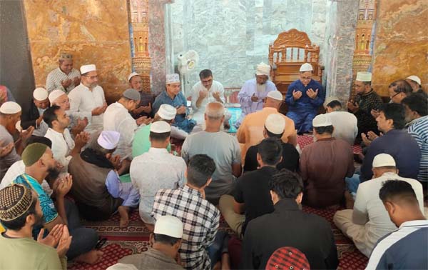 বেগম খালেদা জিয়ার সুস্থতা কামনায় দিনকাল সিলেট অফিসের দোয়া মাহফিল