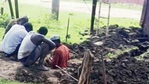 ছাতকে পুরোনো ট্রান্সফরমারের স্থানে মাটি খোঁড়া, তামার তার নিয়ে প্রশ্ন