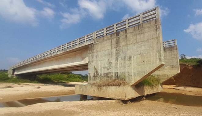 অকাজে পড়ে আছে তিন কোটি টাকার সেতু