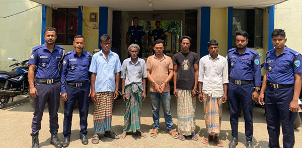 মধ্যনগরে যুবলীগ নেতা উজ্জ্বল সহ গ্রেফতার ৫