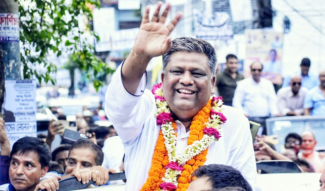 লন্ডনে পালিয়েছেন আনোয়ারুজ্জামান চৌধুরী