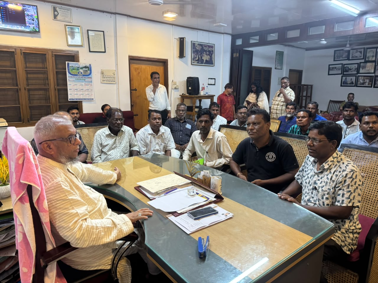 চা শ্রমিকদের মজুরি ৪০০ টাকা করার দাবি, মন্ত্রীর হস্তক্ষেপ চাইলেন নেতারা