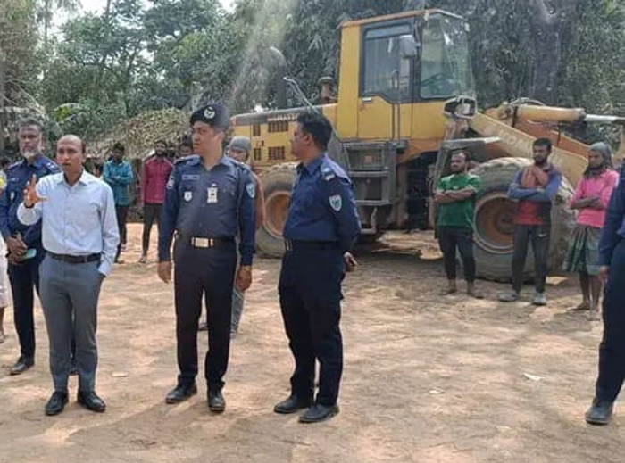 জৈন্তাপুরে অবৈধ পাথর ক্রাশিংয়ে অভিযান, দুই মিলকে ২৫ হাজার টাকা জরিমানা