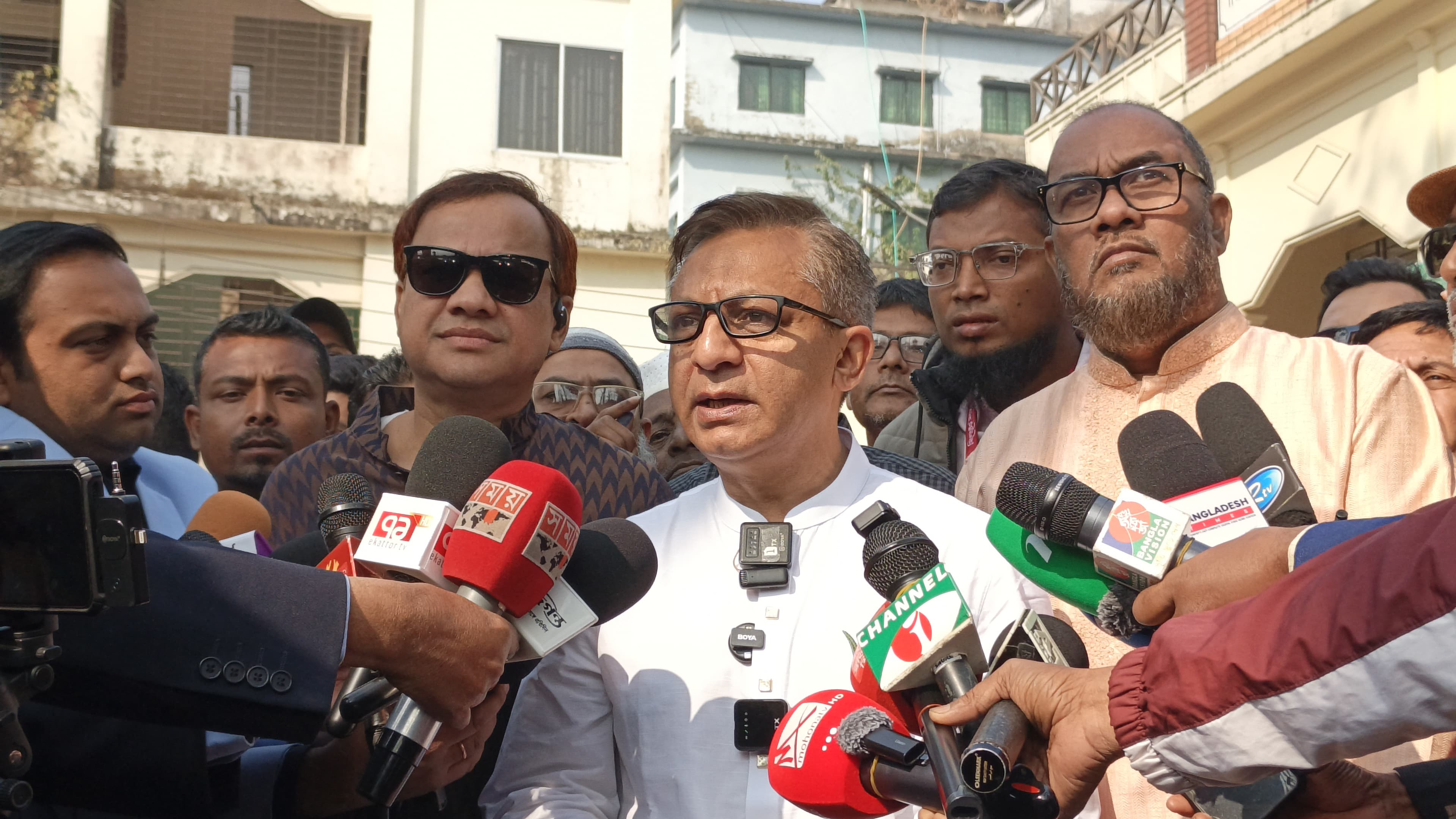 শান্তিপূর্ণ পরিবেশে ভোট হচ্ছে: খন্দকার মুক্তাদির