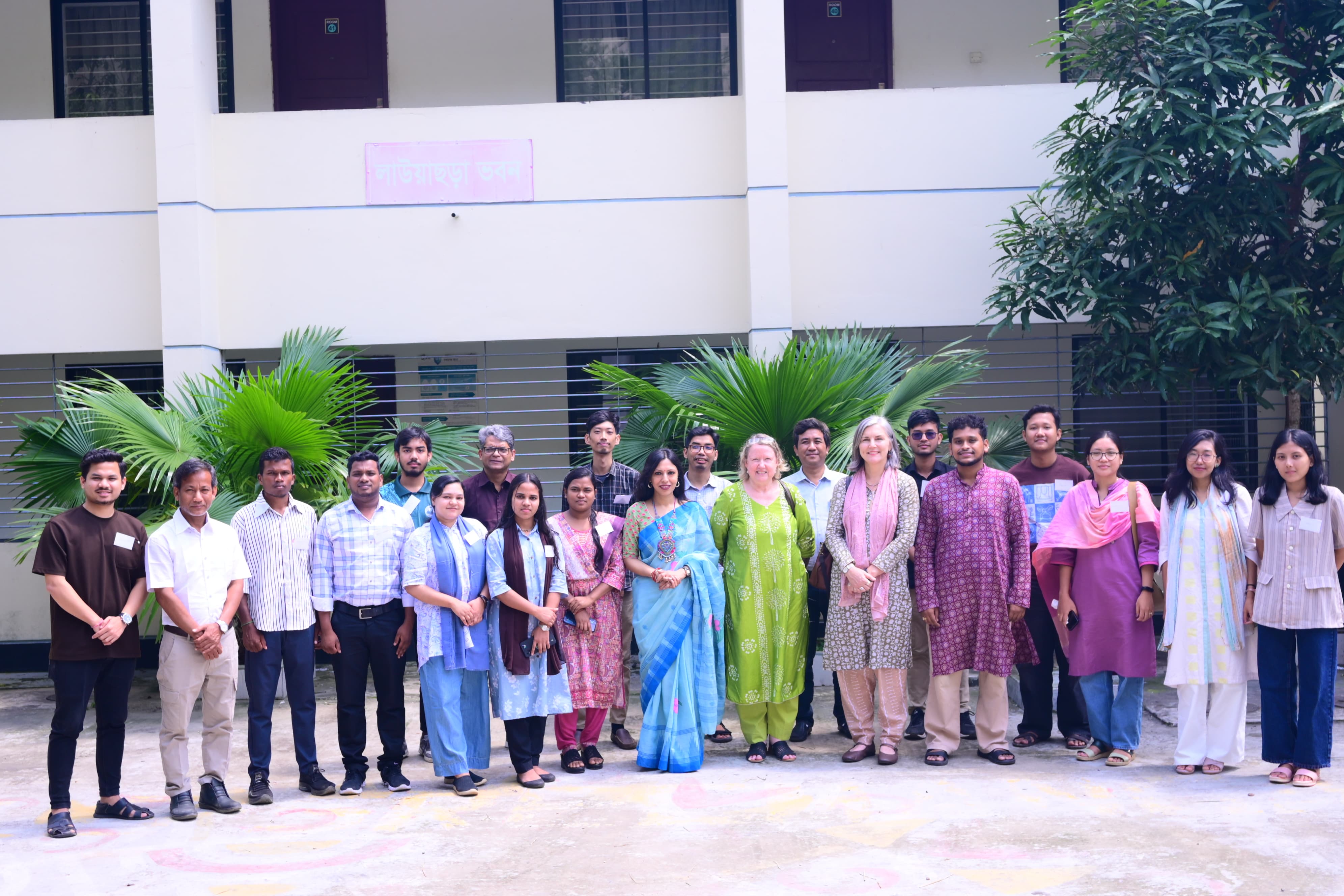 সাংস্কৃতিক ঐতিহ্য রক্ষায় ইউনেস্কোর সঙ্গে মাঠে আদিবাসী তরুণরা