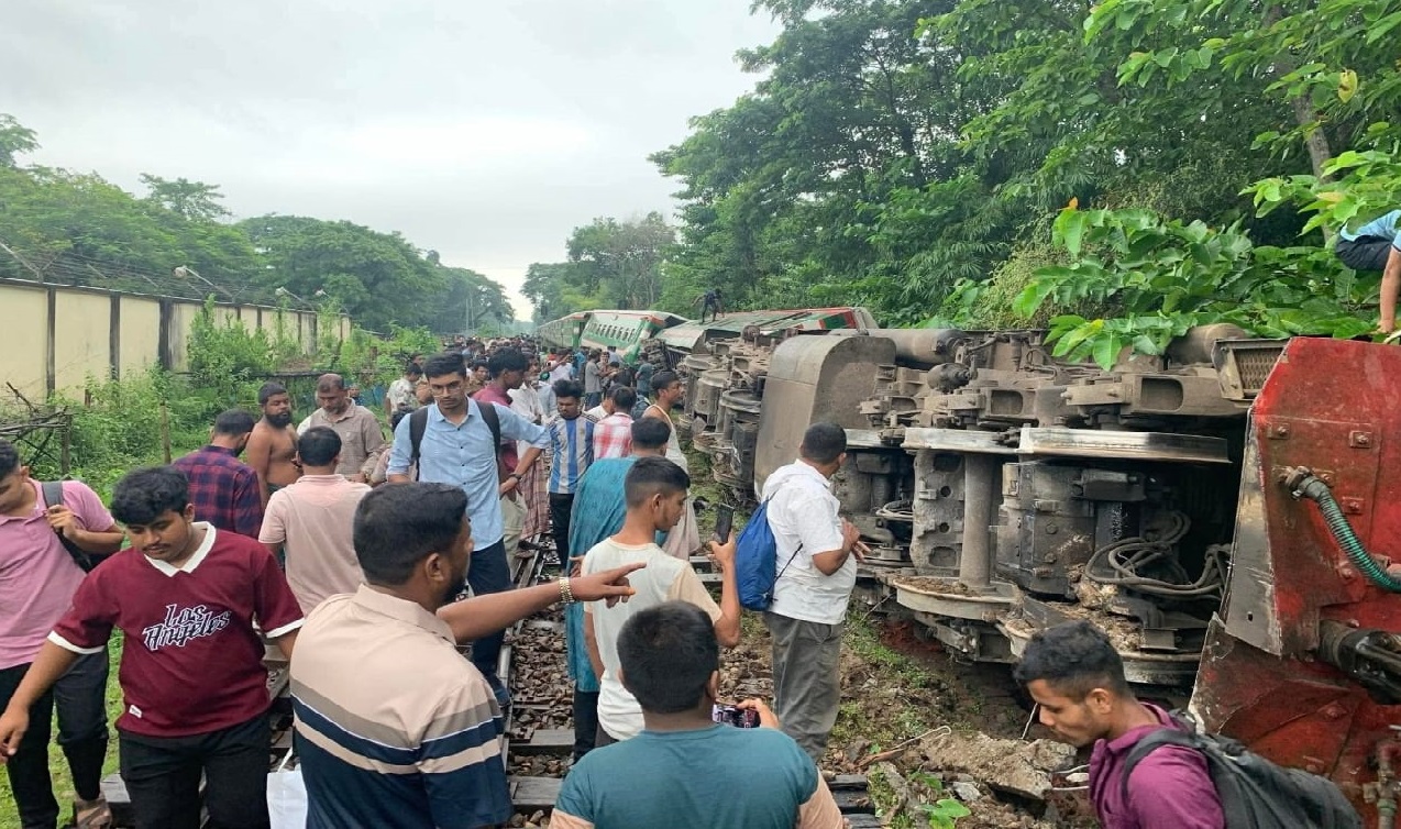 দায়িত্বে অবহেলায় রেলওয়ের দুই কর্মকর্তা বরখাস্ত