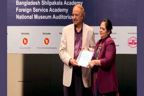 &lsquo;মুজিব একটি জাতির রূপকার&rsquo; চলচ্চিত্র অডিয়েন্স অ্যাওয়ার্ড ক্যাটাগরিতে পুরস্কৃত