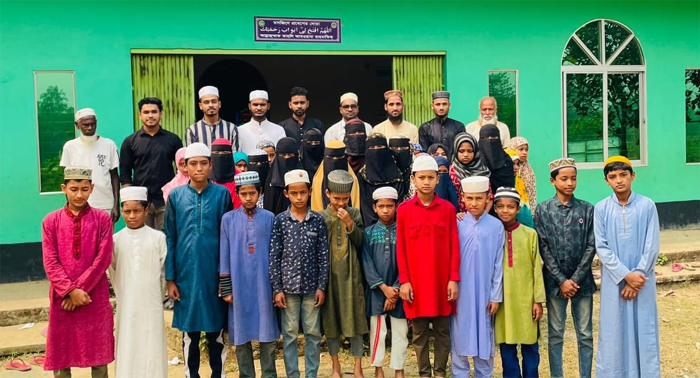 গোয়াইনঘাট ছাত্র পরিষদের বই বিতরণ