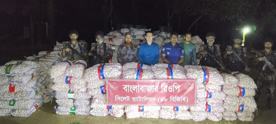 সিলেট সীমান্তে পৃথক অভিযানে ৯৩ লক্ষাধিক টাকার চোরাই পণ্য আটক 