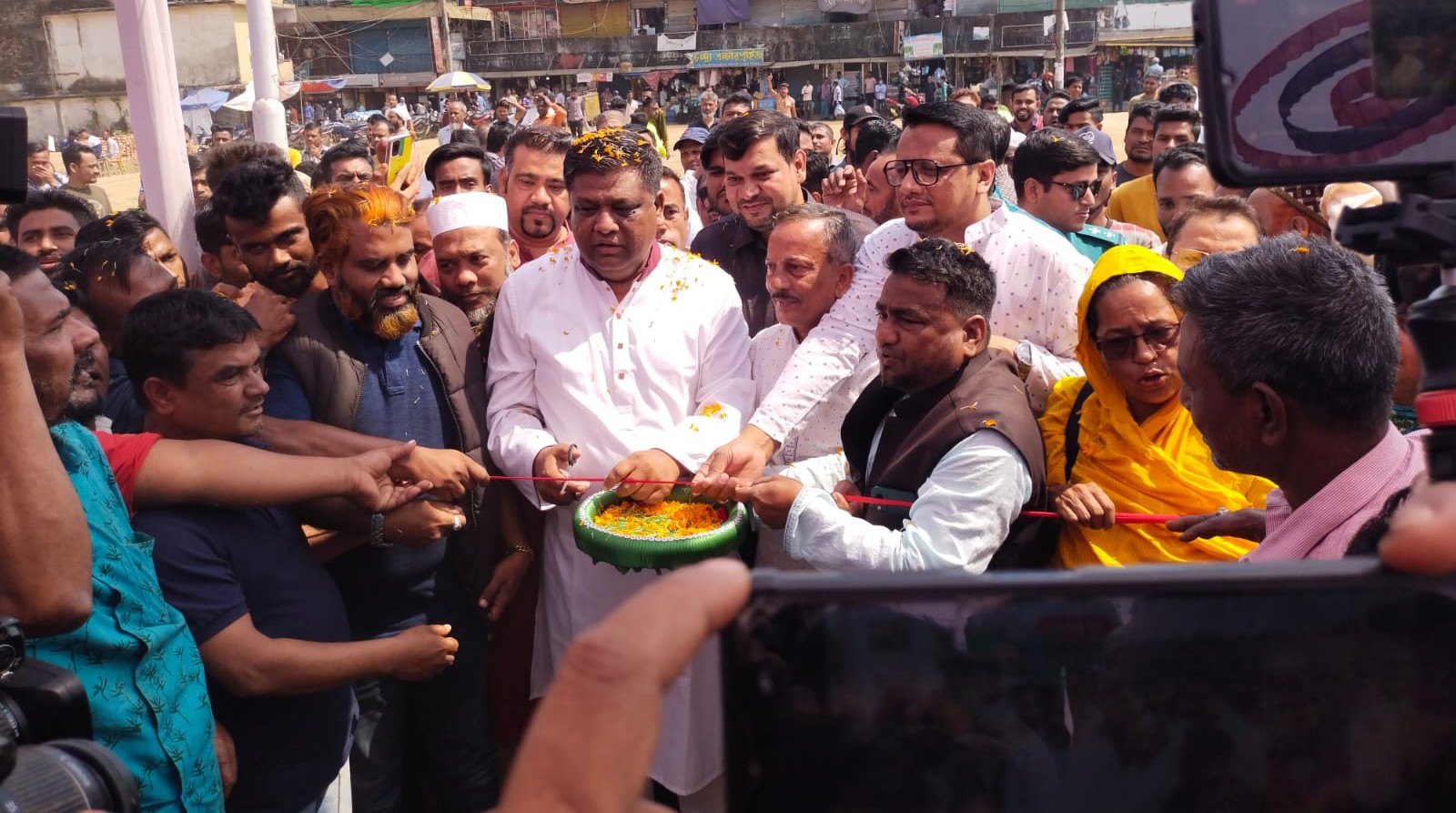 সকলের সম্মিলিত প্রচেষ্টায় এই শহরকে সুন্দর করতে হবে : সিসিক মেয়র