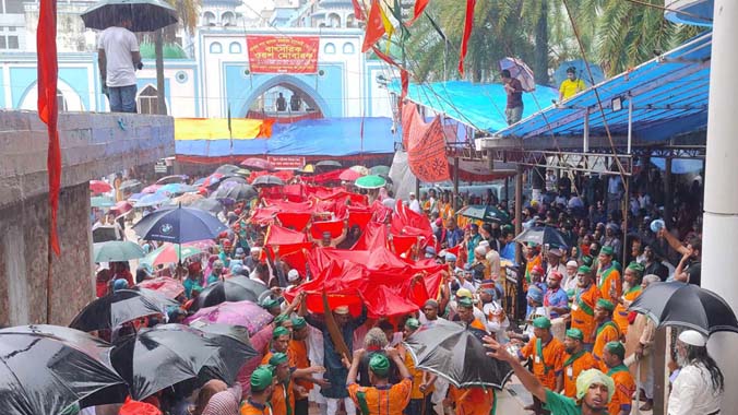 গিলাফ ছড়ানোর মধ্য দিয়ে শাহজালাল (র.) এর ওরস শুরু