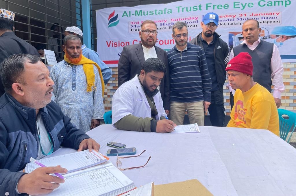 গোলাপগঞ্জে ভিশন কেয়ার ফাউন্ডেশন&rsquo;র ফ্রি চক্ষু শিবির