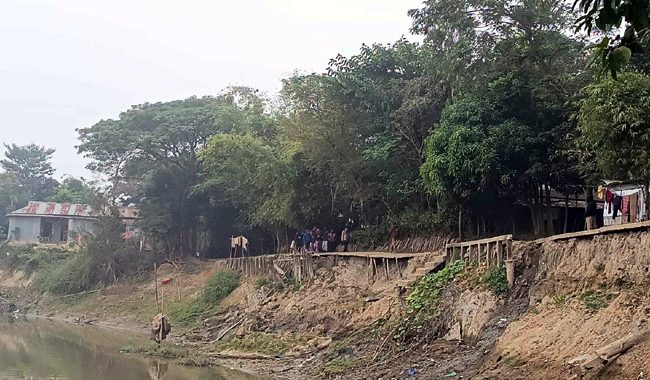 নাইন্দা নদীর ভাঙ্গনে হুমকির মুখে দুই শতাধিক পরিবার