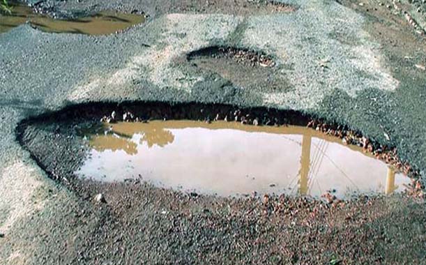 বন্যার পর নতুন দুর্যোগের নাম &lsquo;খানাখন্দ&rsquo; 