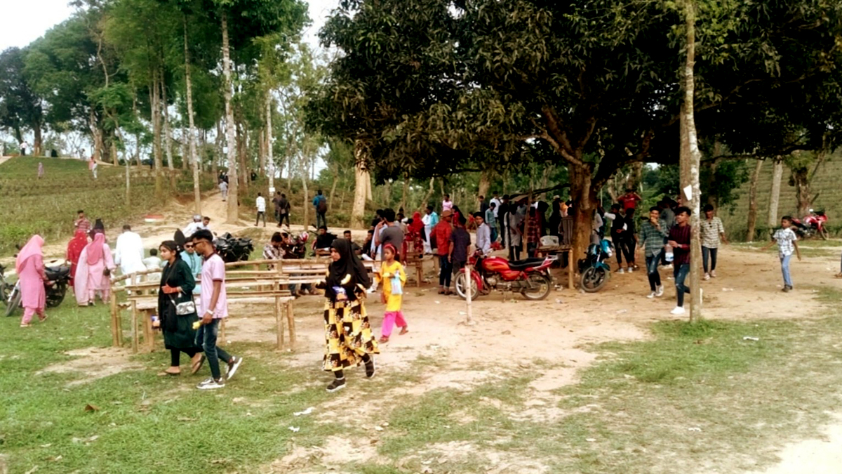 চায়ের রাজধানীতে জনস্রোত