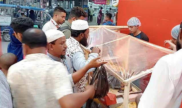 সুনামগঞ্জে জমে উঠেছে ইফতারি বাজার