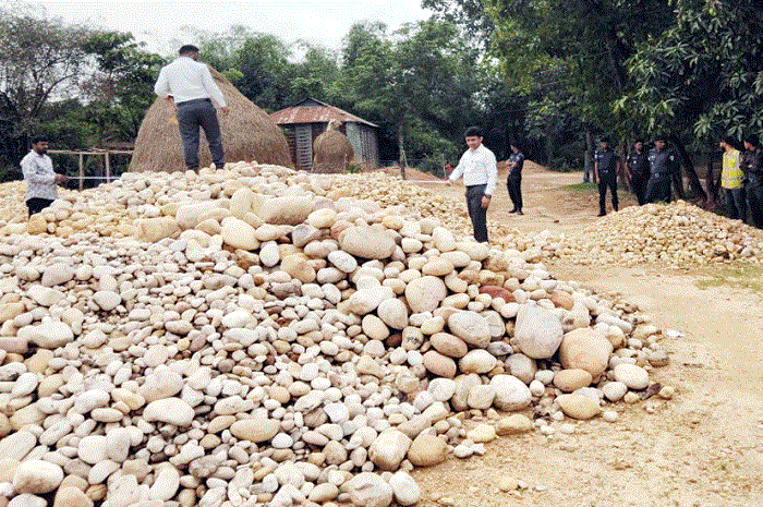 শাহ আরেফিন টিলায় ৯৬ হাজার ঘনফুট পাথর জব্দ