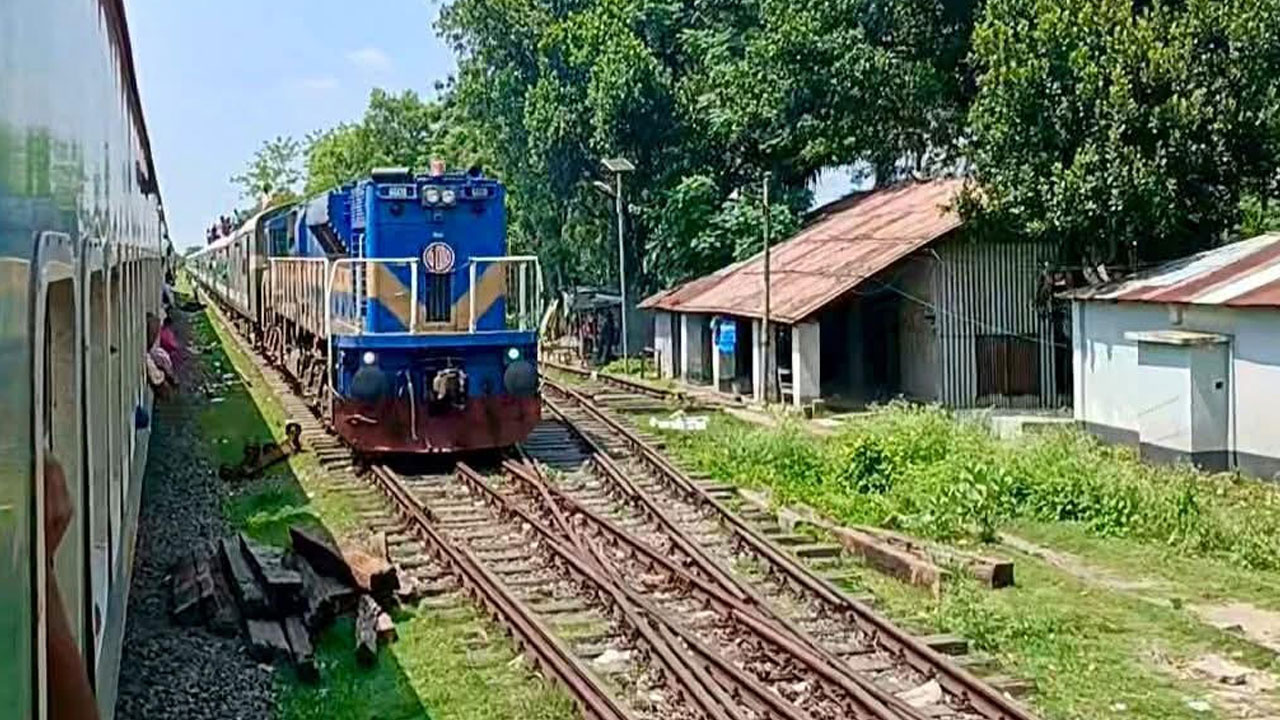 সিলেটের সঙ্গে দুই ঘণ্টা পর রেল যোগাযোগ স্বাভাবিক