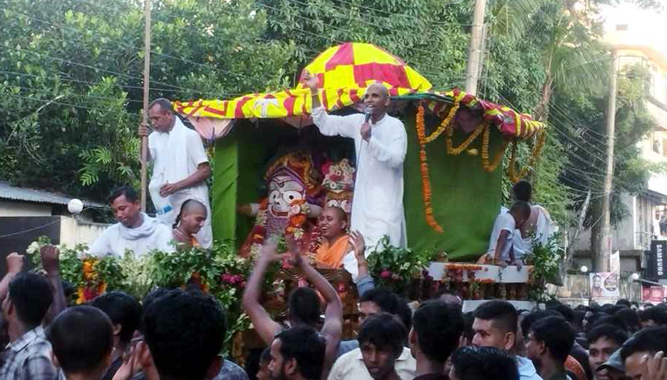 মৌলভীবাজারে রথযাত্রার উৎসবে মেতেছেন ভক্তরা