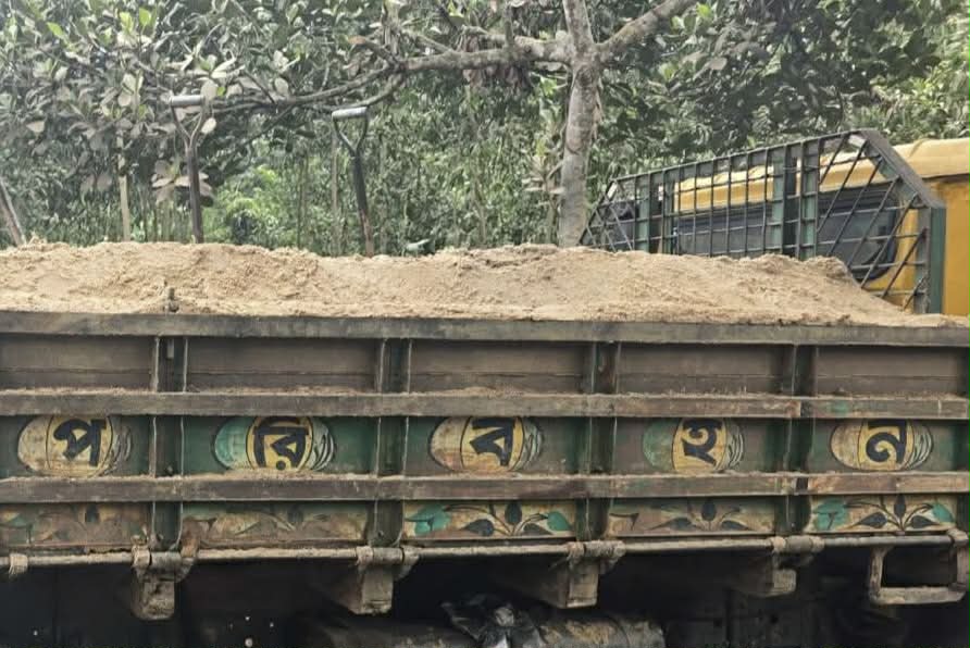 শ্রীমঙ্গলে অবৈধ বালু জব্দ, জরিমানা আদায়