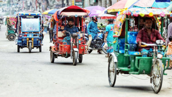 নগরীতে বেপরোয়া ব্যাটারি চালিত রিকশা