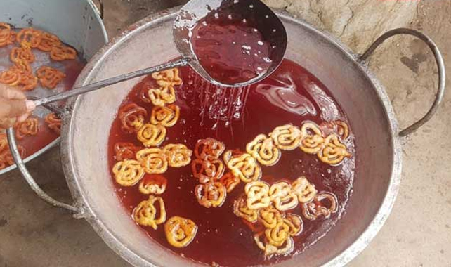 রাজনগরে জিলাপিতে নিষিদ্ধ রং, জরিমানা