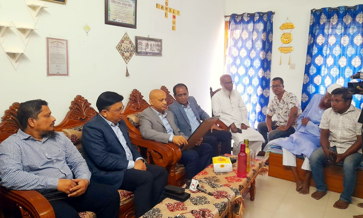  সাংবাদিক এটিএম তুরাবকে স্মরণীয় করে রাখতে আমরা ভূমিকা রাখব : বিভাগীয় কমিশনার