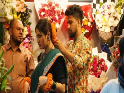 ভালোবাসার গায়ে ফাগুনের রঙ