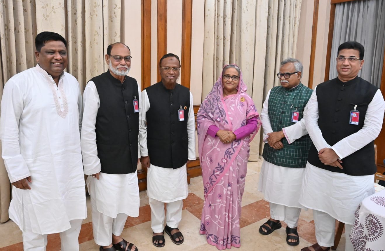 প্রধানমন্ত্রীর সাথে সিলেটের আ'লীগের শীর্ষ নেতৃবৃন্দের সাক্ষাৎ