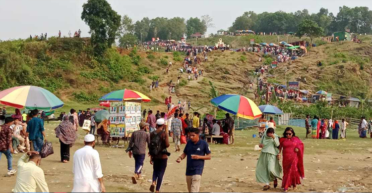 জাফলংয়ে রেকর্ড সংখ্যক পর্যটক সমাগম