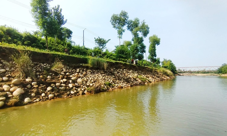 জৈন্তাপুরে অবাধে চলছে বালু উত্তোলন, ঝুঁকিতে লক্ষাধিক মানুষ