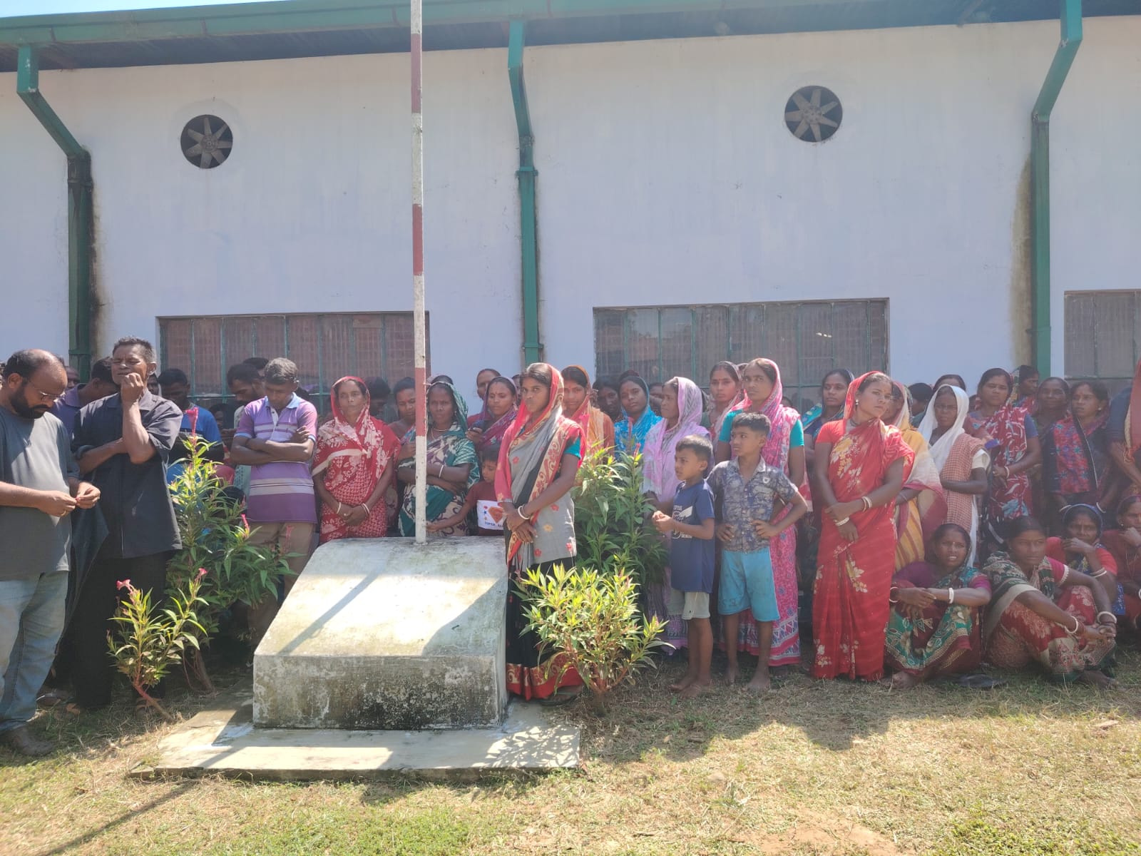 কৃষি ব্যাংকের ঋণ না পাওয়ার অভিযোগ, বকেয়া মজুরির দাবিতে ৩ চা বাগানে অনির্দিষ্টকালের কর্মবিরতি