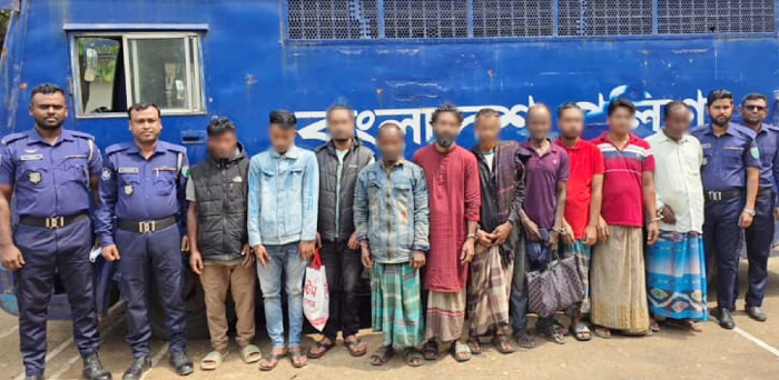 বিয়ানীবাজারে পুলিশের অভিযানে ১২ আসামি গ্রেফতার