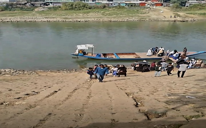 গোলাপগঞ্জে ঝুঁকিপূর্ণ খেয়াঘাট