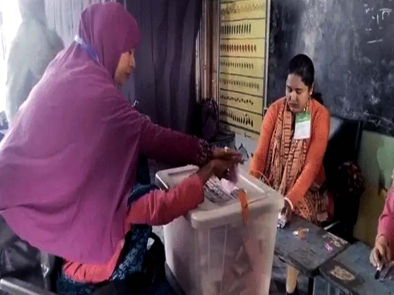 সুনামগঞ্জে উৎসবমুখর পরিবেশে ভোট, বাড়ছে নারী ভোটারের উপস্থিতি