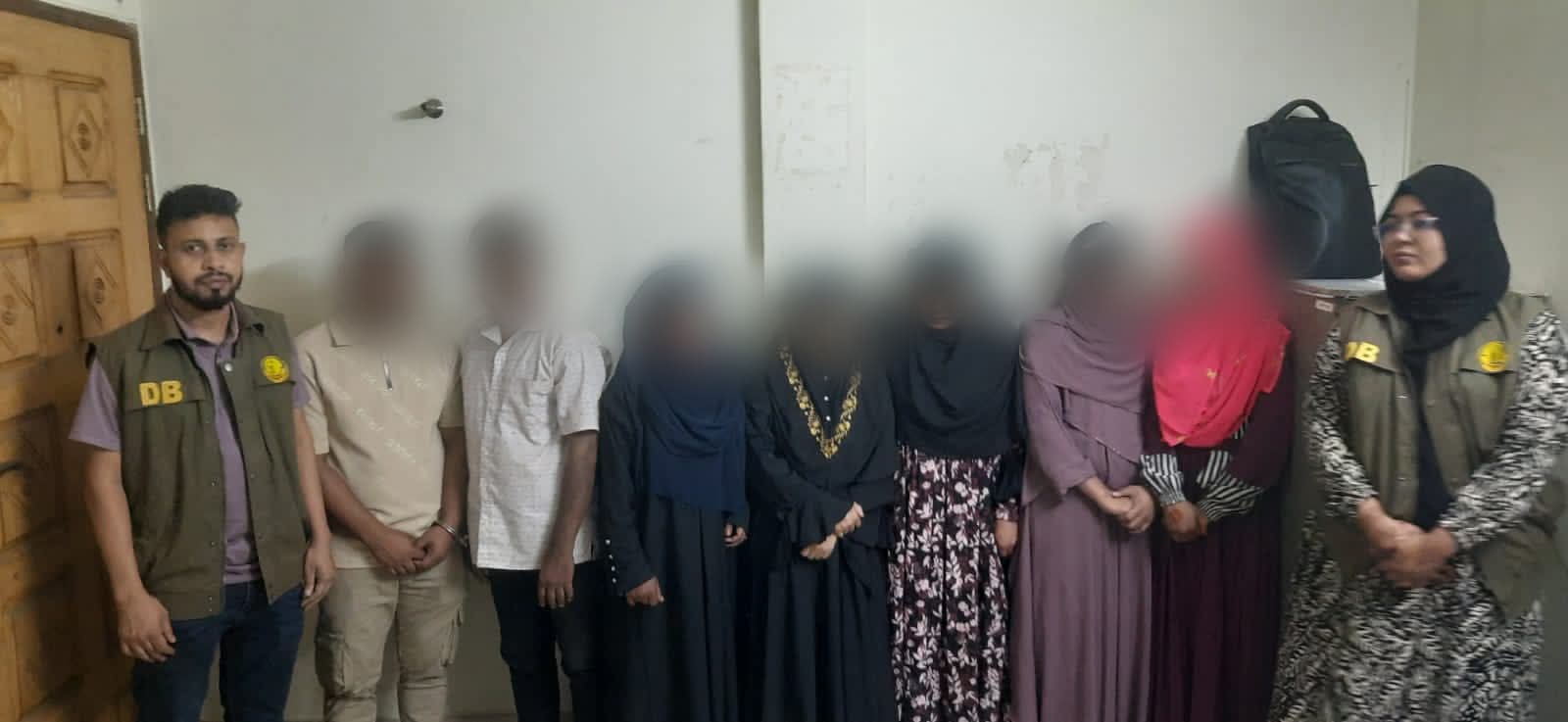 লালাদিঘীর পাড়ে অভিযানে &lsquo;ভাই ভাই হোটেল&rsquo; সিলগালা, আটক ৭