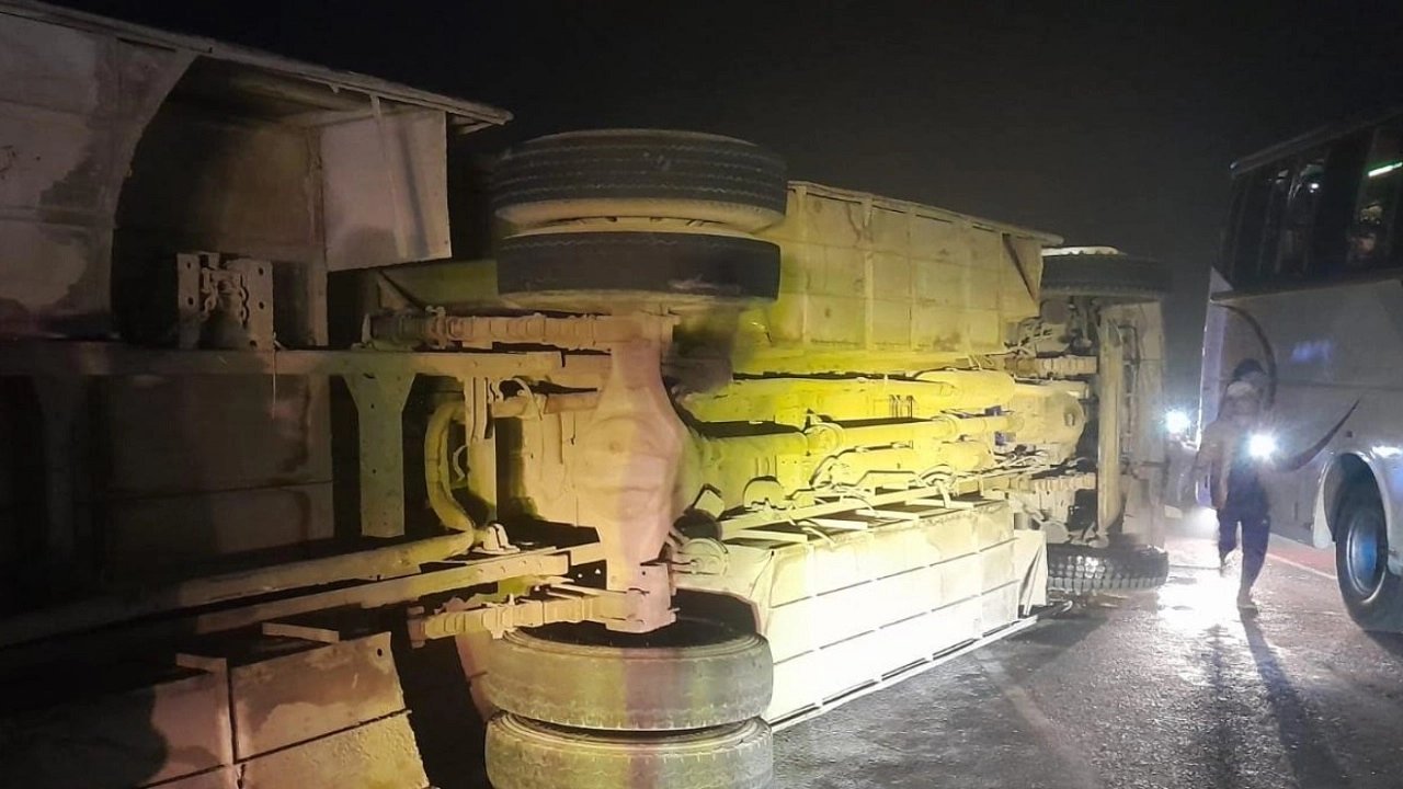 হবিগঞ্জের বাহুবলে বাস উল্টে পথচারী নিহত