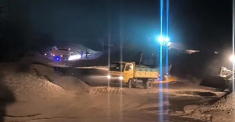 দিনের অনুমতি নিয়ে রাতে চলছে পাথর লুট!