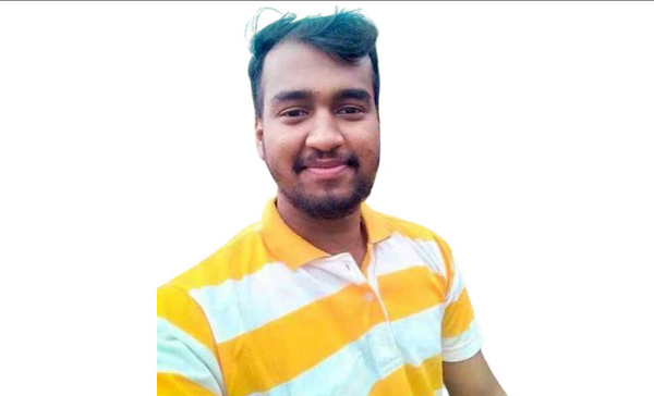 বাবার সঙ্গে বাইকে ফিরছিলেন বাড়ি, পথে প্রাণ ঝরল তরুণের
