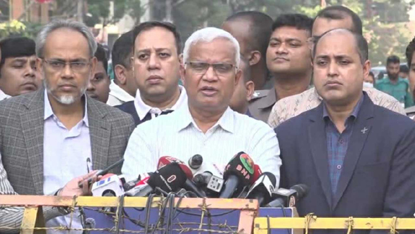 খালেদা জিয়ার অবস্থা আগের মতো, গ্রহণ করতে পারছেন চিকিৎসা