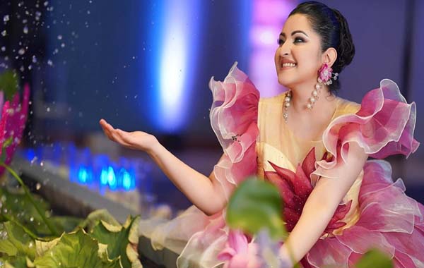 জাঁকজমক ছেড়ে ‘শিউলি সন্ধ্যা’, অন্যরকম জন্মদিন কাটাচ্ছেন পরীমণি