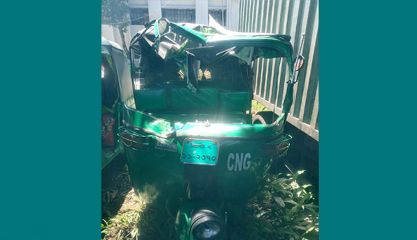 দক্ষিণ সুরমায় সিএনজিকে চাপা দিলো ট্রাক