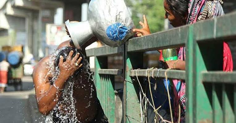 তীব্র লোডশেডিং ও গরমে অতিষ্ঠ সিলেটবাসী