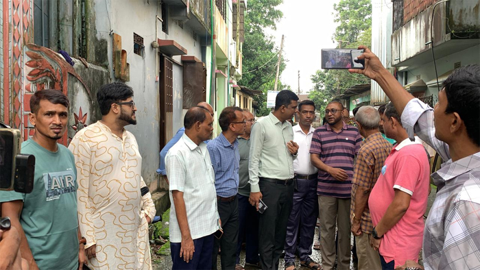 পরিচ্ছন্ন নগর গড়তে ছাতকে ভ্রাম্যমাণ ময়লা সংগ্রহ সেবার উদ্বোধন