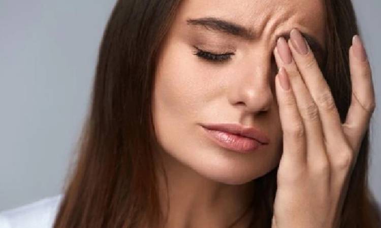 চোখের পাতা লাফায় কেন, কিসের ইঙ্গিত